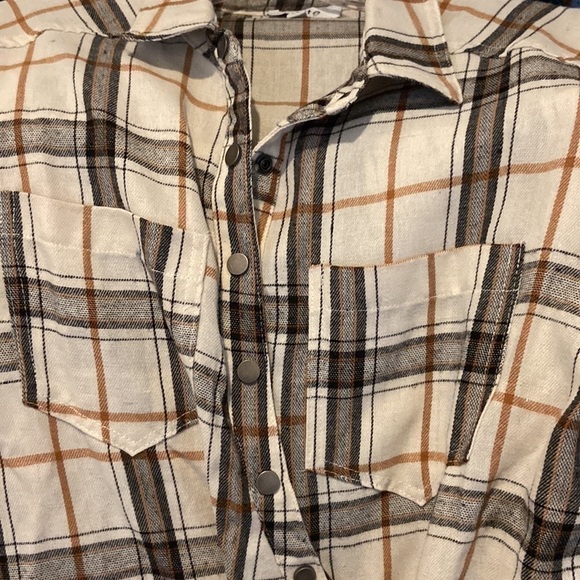 𝅺plaid dress with tie in front and snap closure - Picture 7 of 10